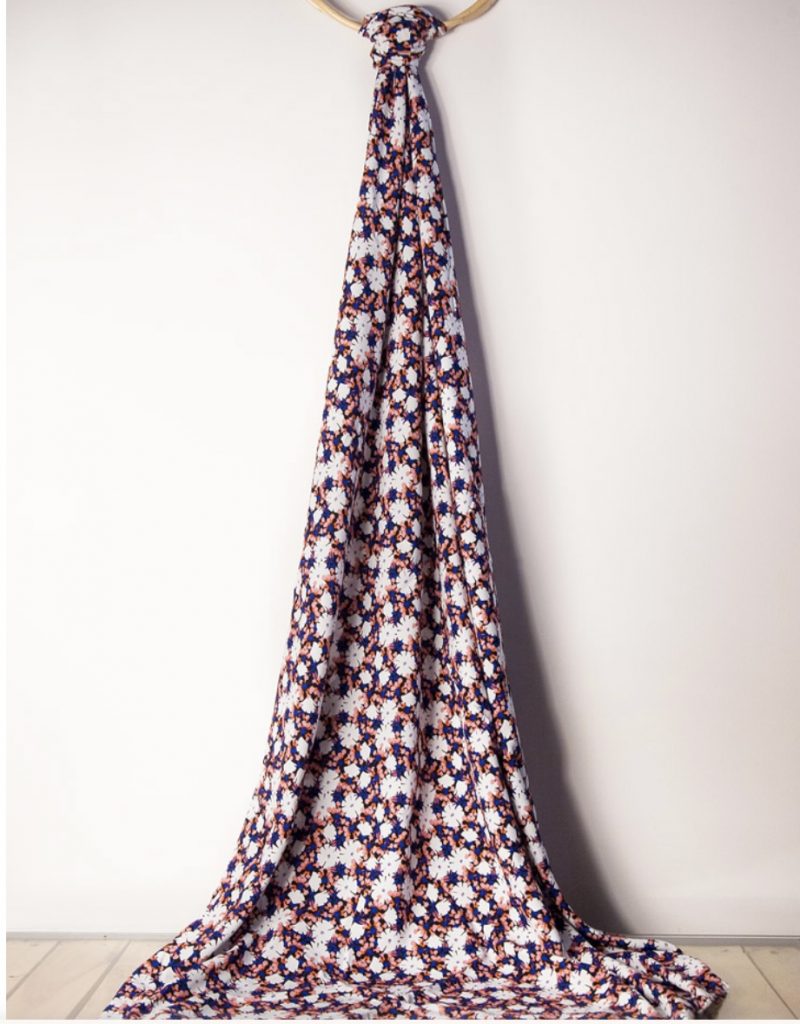 Photo de Magic Flowers n°1, tissu viscose exclusif de My Dress Made, issu de fibres de bois.