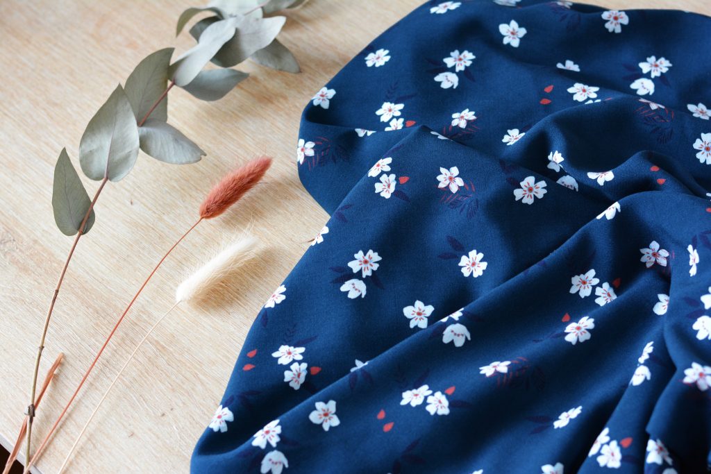 Tissu Blue Jasmine par Kakoungochi Fabrics