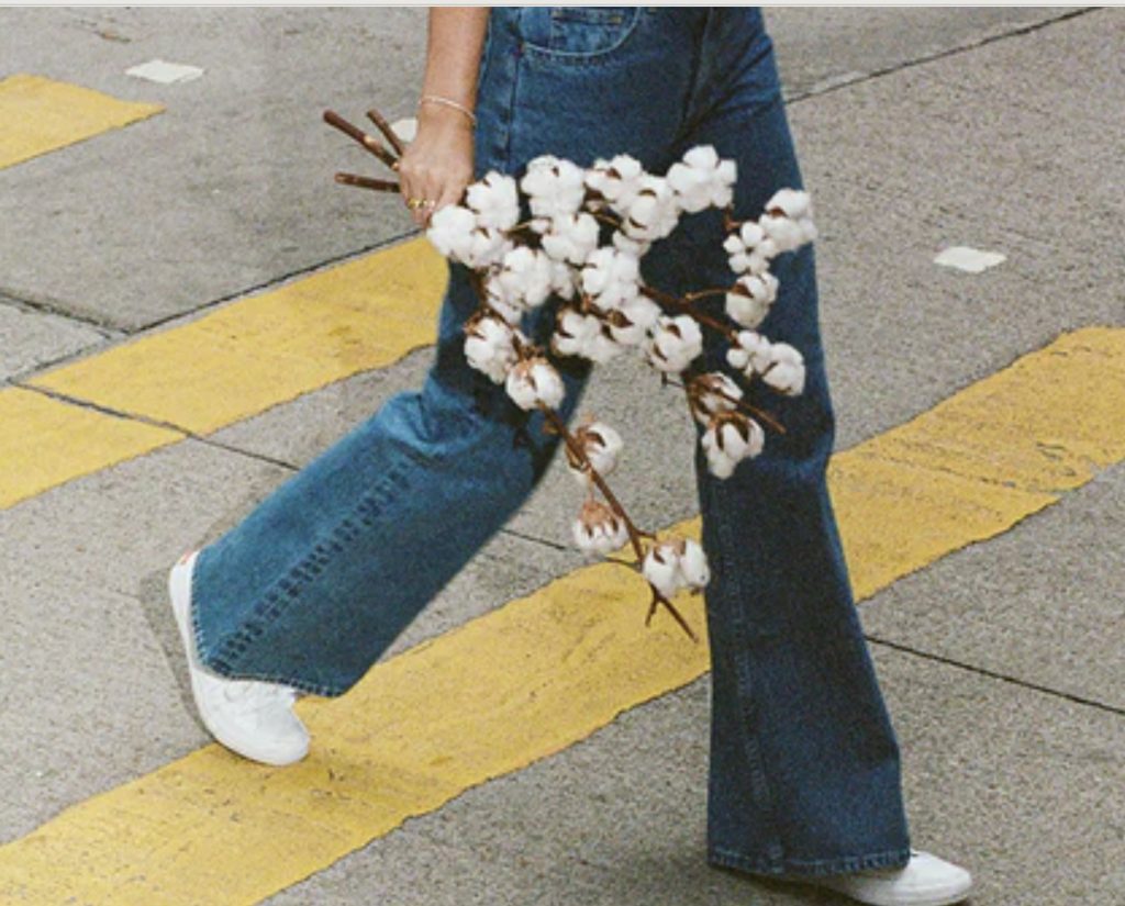 Image montrant un pantalon Unspun porté dans la rue