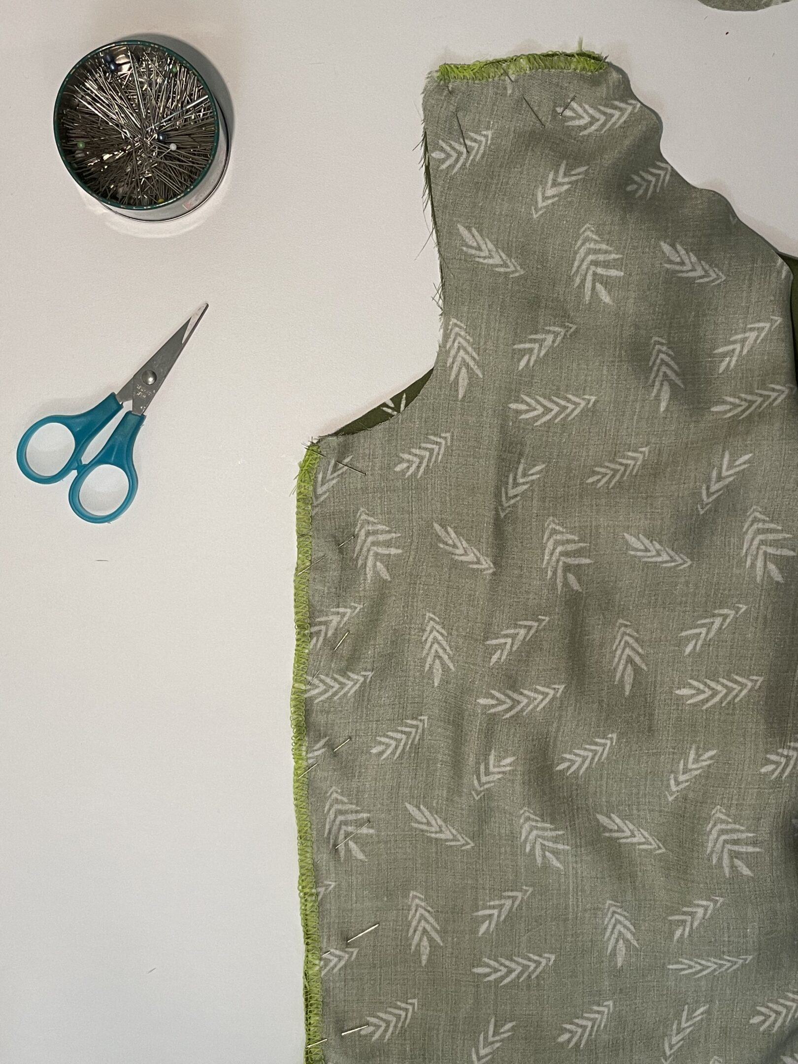 Côtés assemblés du patron de la blouse Logonna