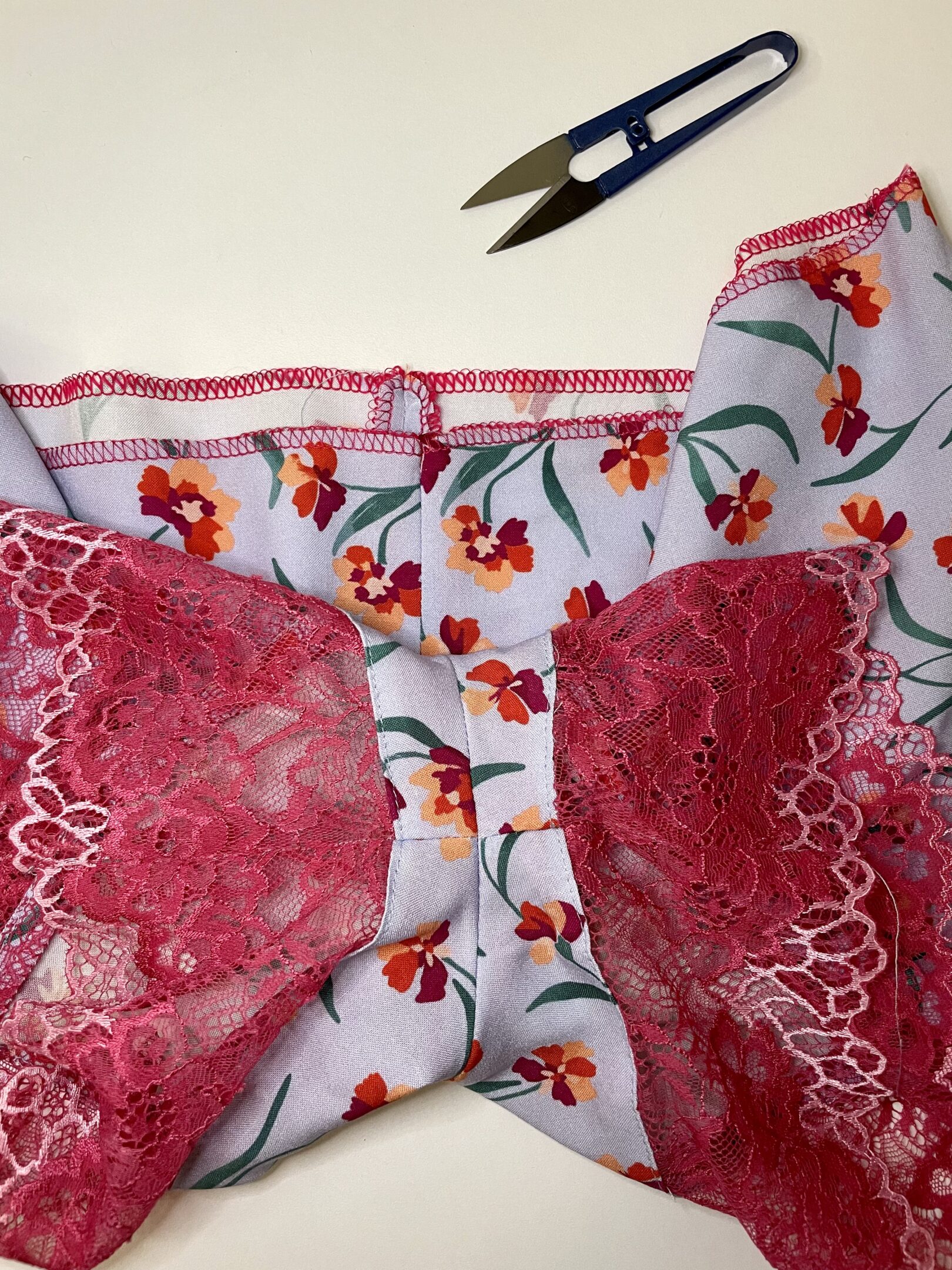 Fourche et raccords - Patron débutant short Camille Atelier Maelström