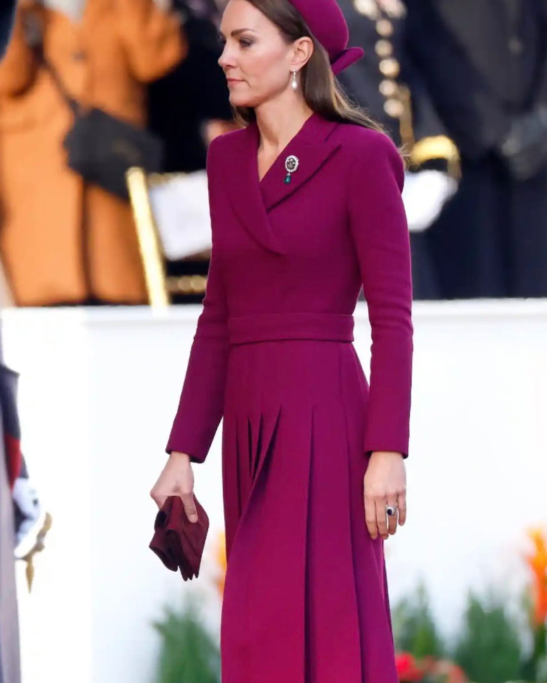 Kate Middleton en robe manteau Emilia Wickstead de couleur Viva Magenta