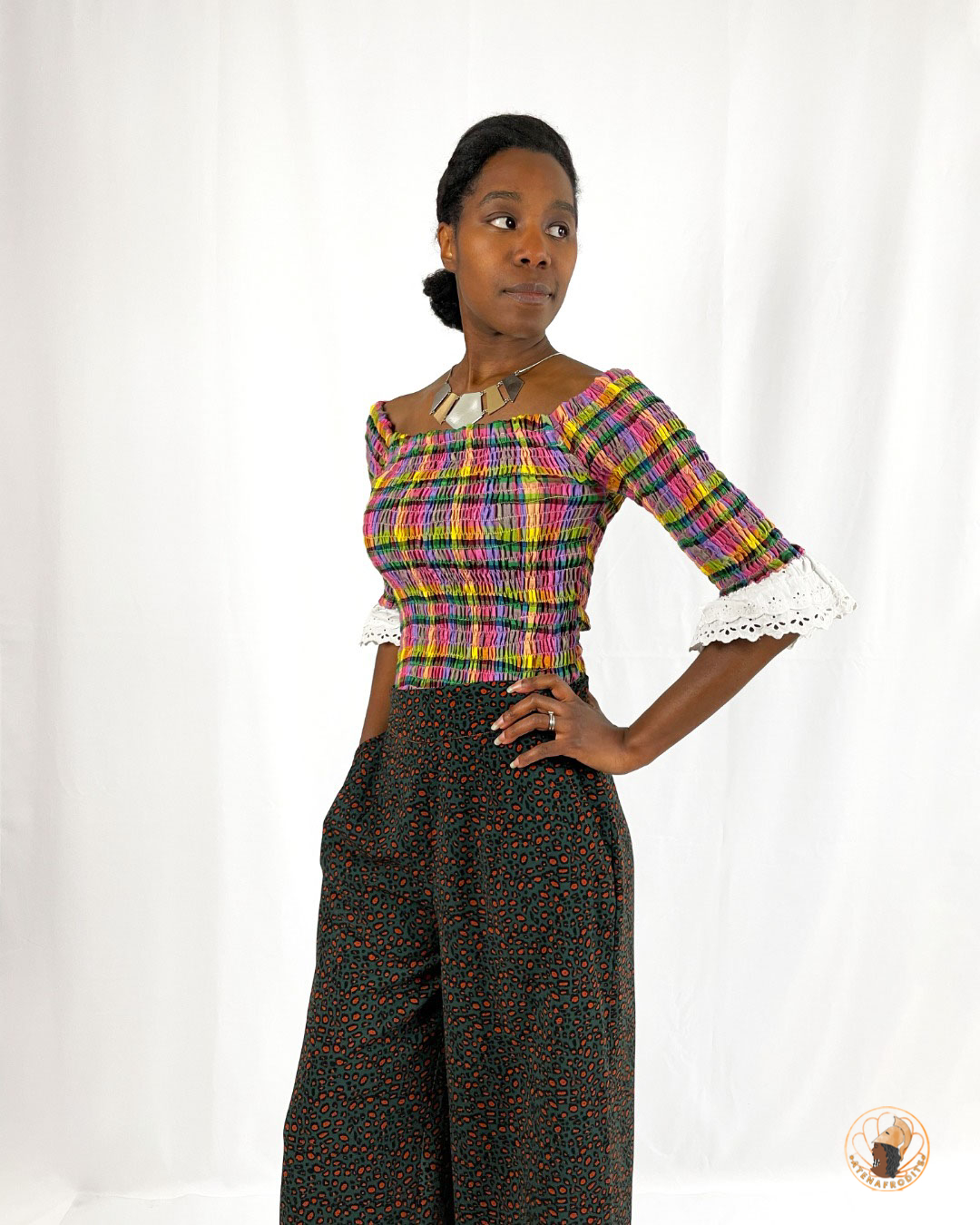 Pantalon NOSTALVITA, avec un haut smocké en madras