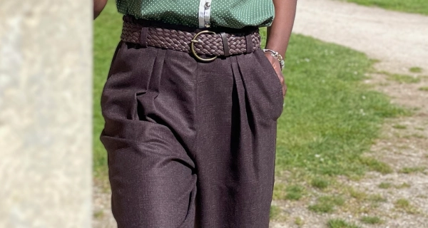 Détail des plis avant du pantalon Nomad